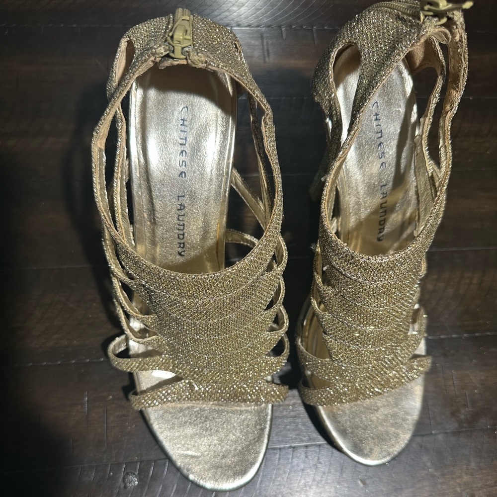 Preloved women size 9 1/2 sparkly, dazzling, gold, stiletto zipper in the back
